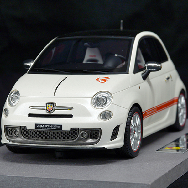 1/18 ABARTH 595 50th Anniversarioミニチュアモデル by BBR