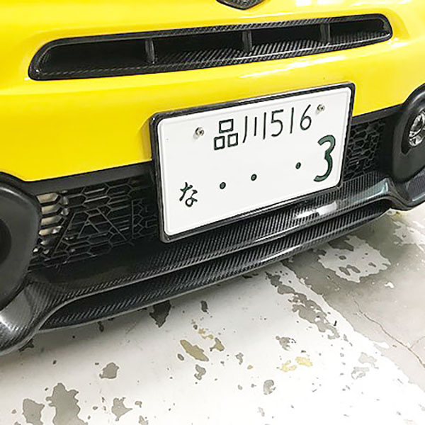 ABARTH 595(シリーズ4)カーボンフロントバンパーインサート by THREE HUNDRED