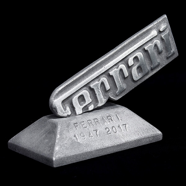 Ferrari70周年ロゴオブジェ