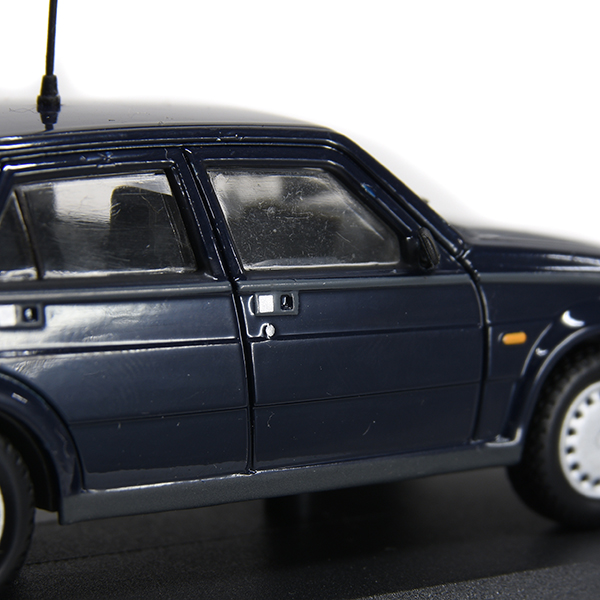 1/43 Alfa Romeo 75 1.6 IE Miniature Model