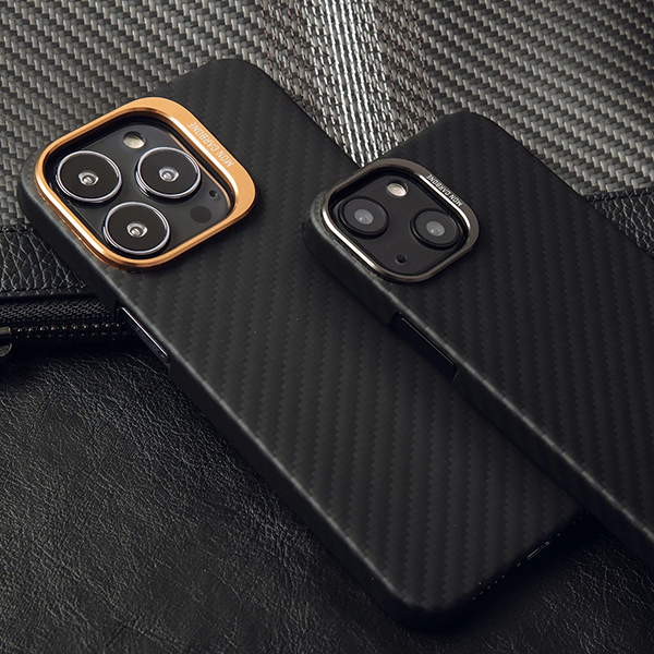MON CARBONE HOVERKOAT iPhone13 Cover(Black)