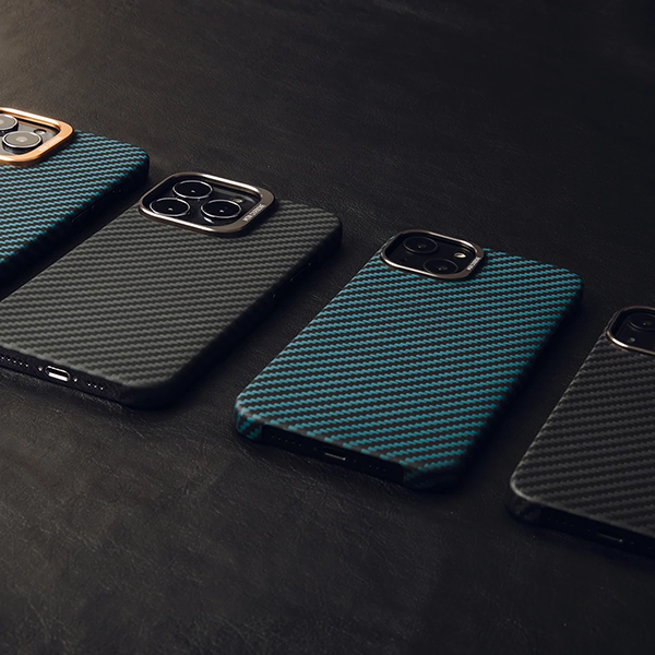 MON CARBONE HOVERKOAT iPhone13 Cover(Black)