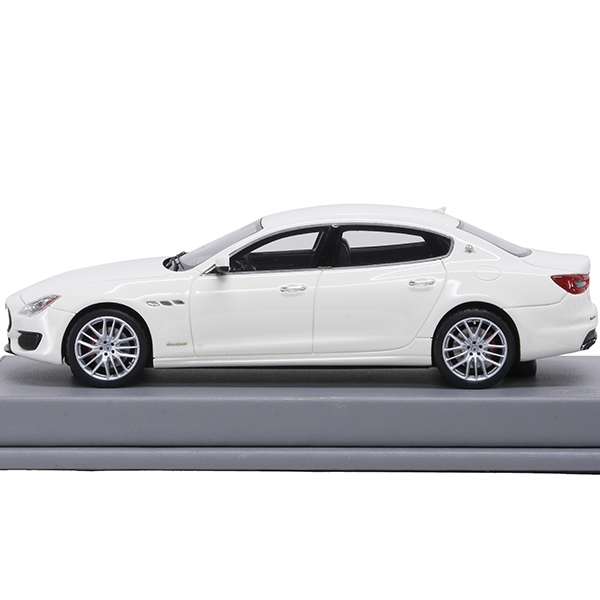 1/43 MASERATI Genuine Quattroporte Gransport 2017 Miniature Model (Bianco Alpi) By BBR