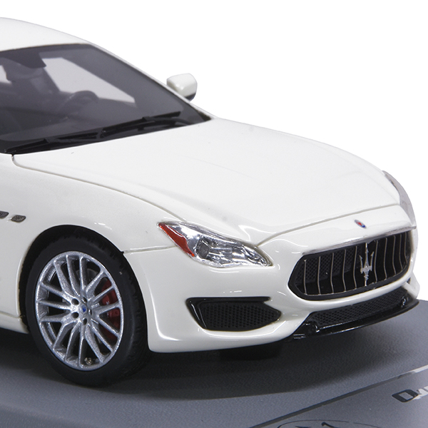 1/43 MASERATI Genuine Quattroporte Gransport 2017 Miniature Model (Bianco Alpi) By BBR