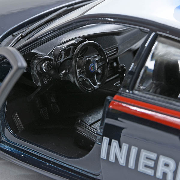 1/24 Alfa Romeo GIULIA Carabinieri Miniature Model