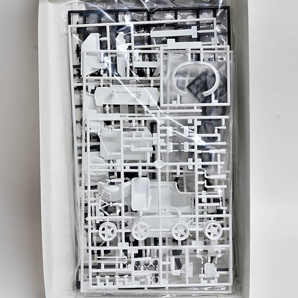 1/24 LANCIA STRATOS HF Chardonnet�ץ饹�ƥ��å���ǥ륭�å�